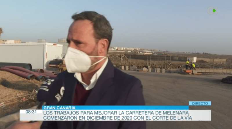 El concejal Eloy Santana, ante las cámaras de la Televisión Canaria / TA